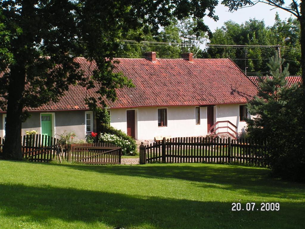 Dworek Szarki Екстер'єр фото